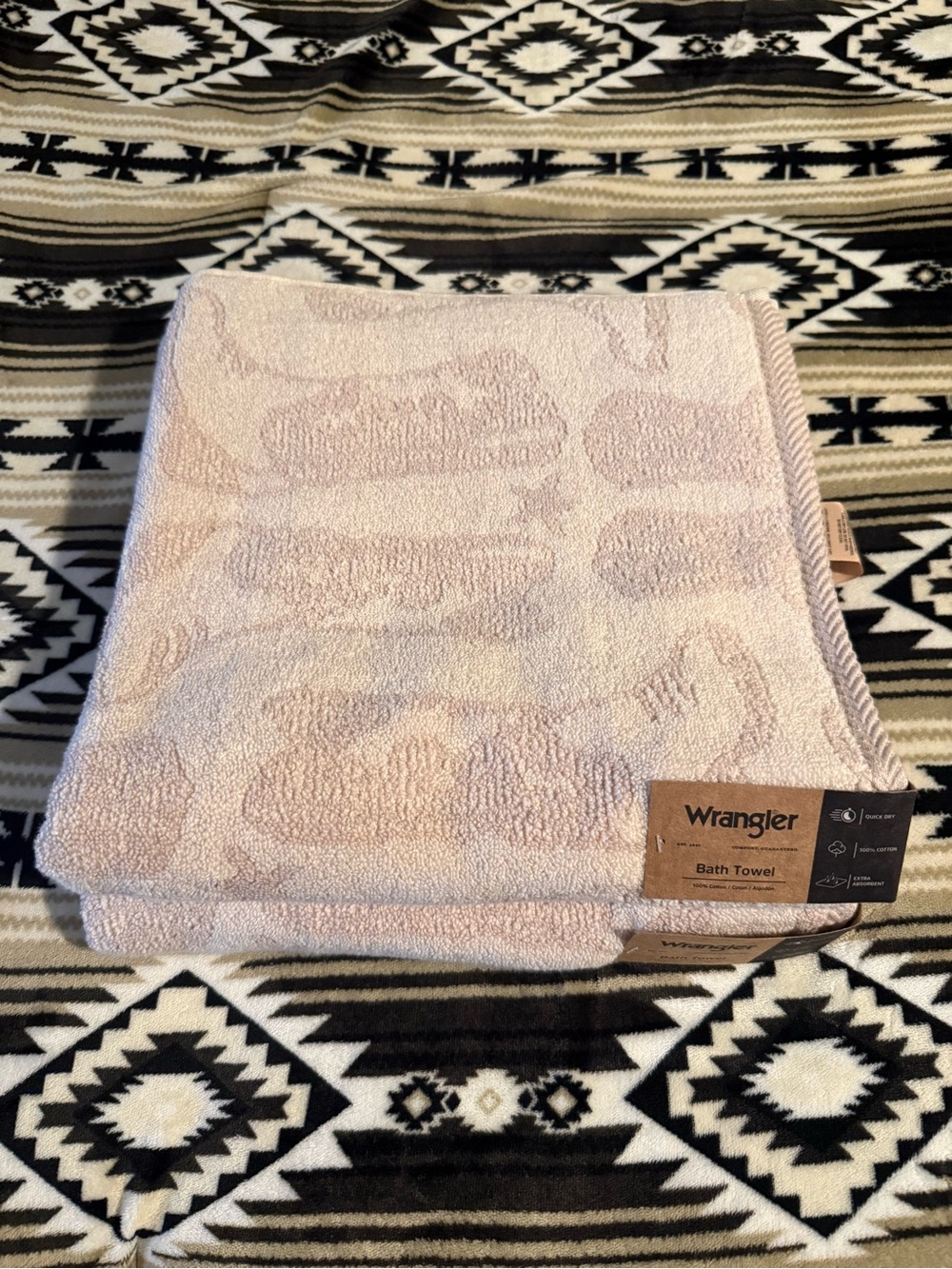 (2) Wrangler bath towels BNWT Smoke